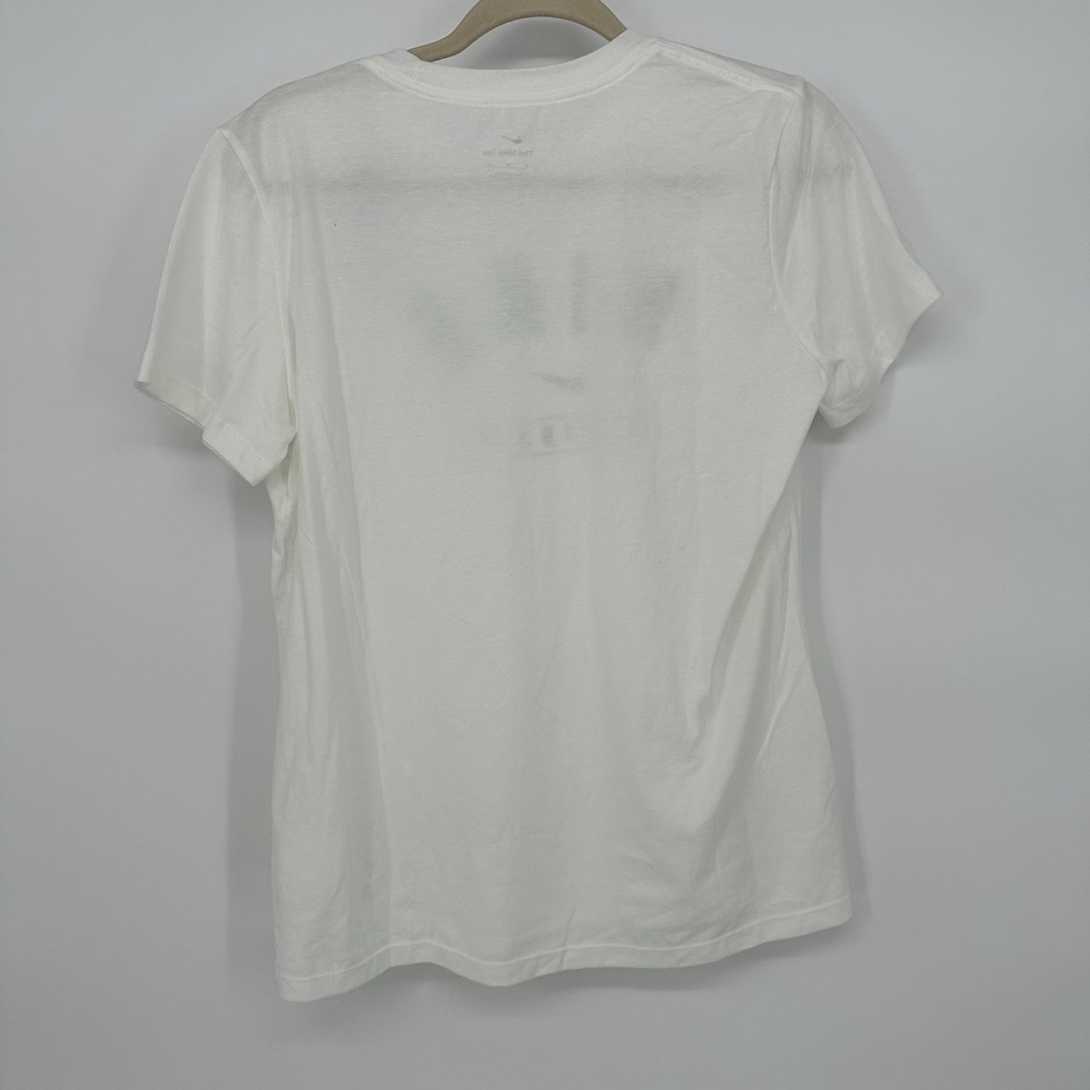 Nike Softball Women's Medium White Rolled Sleeve Shirt The Nike Tee NWT - Picture 2 of 7